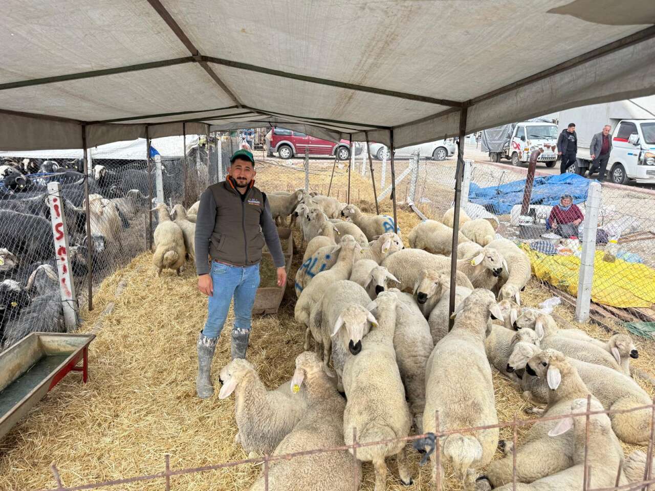 Konya’da arefe yoğunluğu! Kurban pazarlarında sıkı pazarlık yapılıyor 9